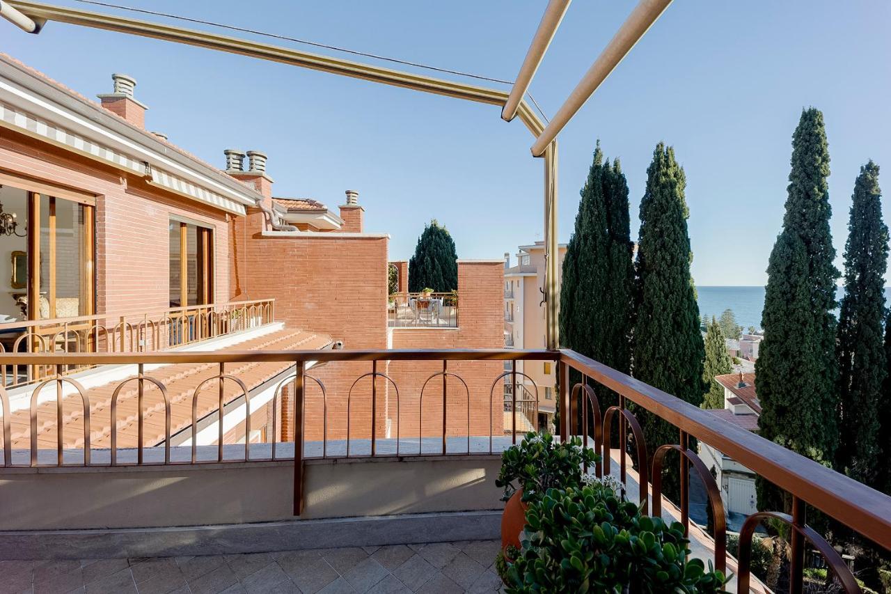 شقة Portosole Attic - With Terrace And Private Parking سانريمو المظهر الخارجي الصورة