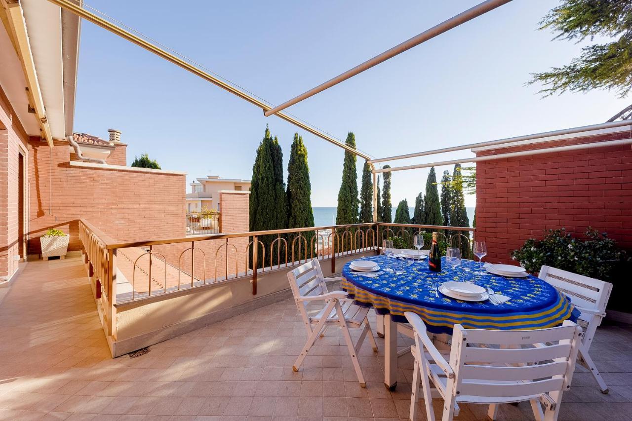 شقة Portosole Attic - With Terrace And Private Parking سانريمو المظهر الخارجي الصورة